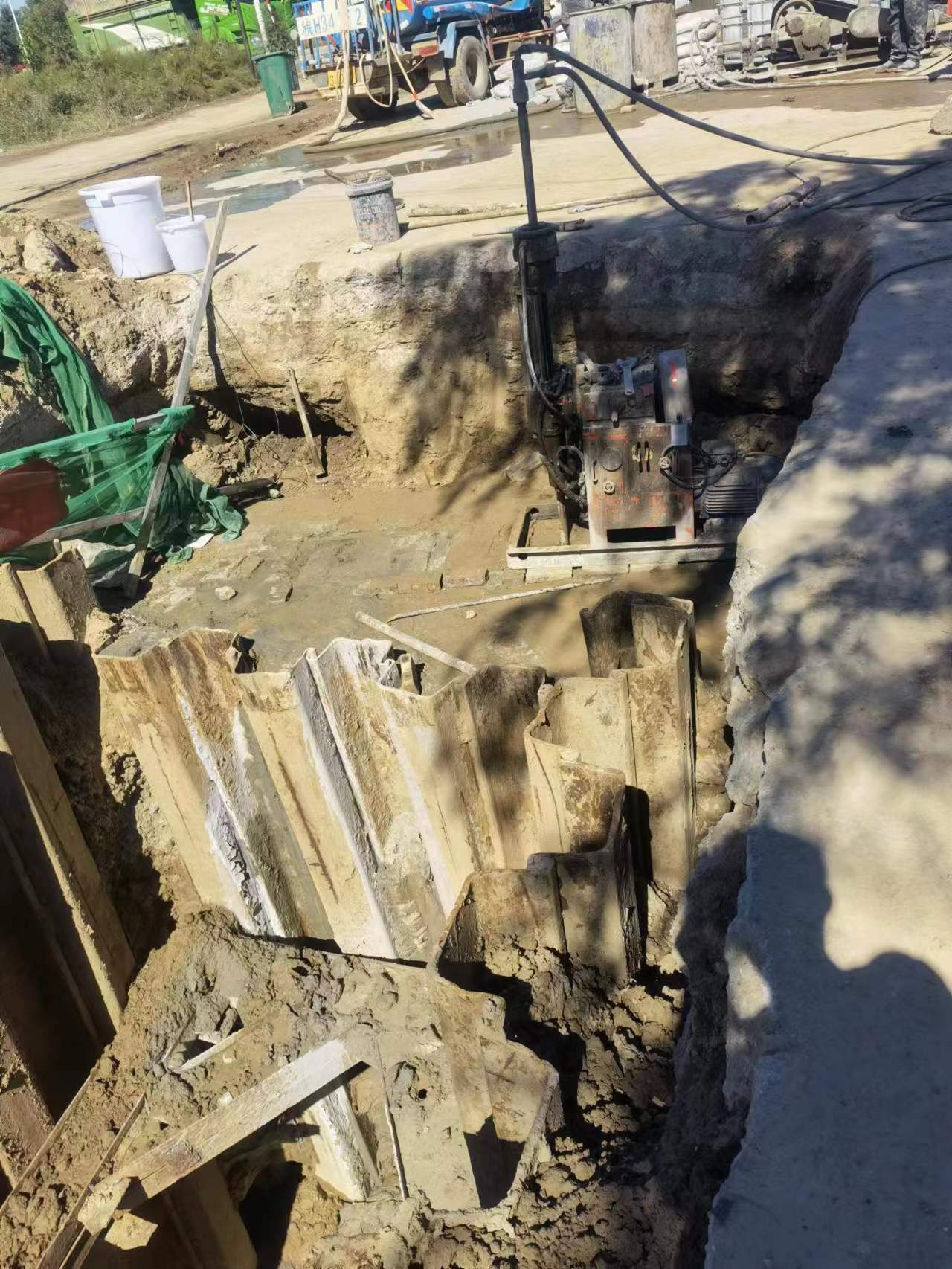 建德基坑隧道止水帷幕桩底钻孔高压注浆